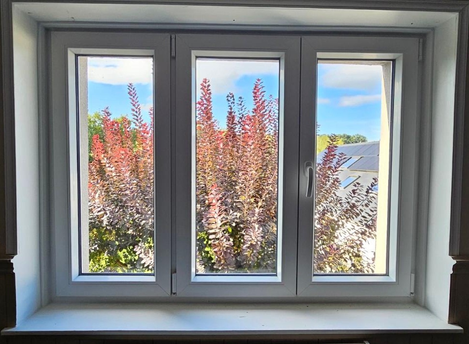 Châssis PVC à Bruxelles avec vitrage lumineux et ouverture élégante